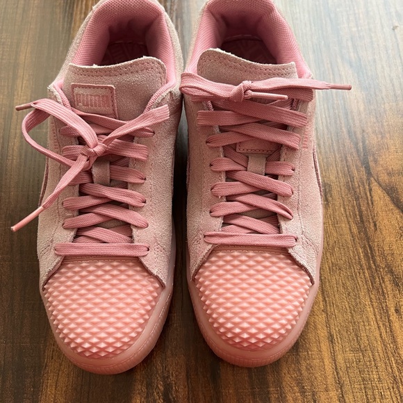 Puma shoes in size 7 - Picture 3 of 5